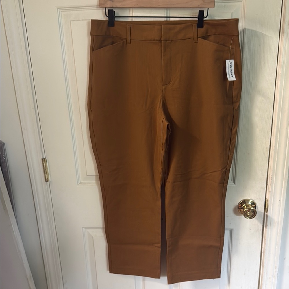 Old Navy Tan Ankle Cropped Pants Sleek Design